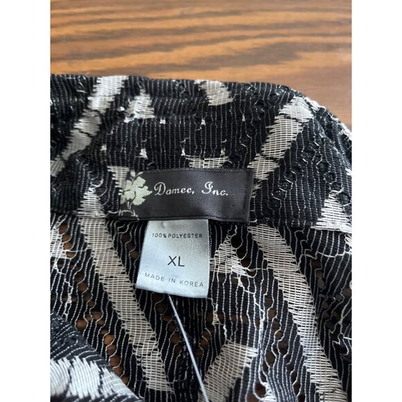 Damee Inc long sleeved button front flared bottom jacket size XL - Picture 4 of 9